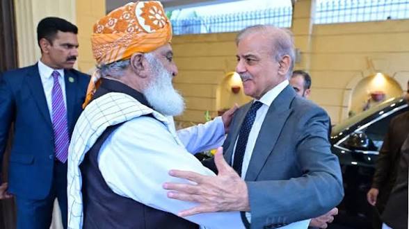 شہباز شریف کا مولانا فضل الرحمان سے رابطہ، وزیراعظم ہاؤس آنے کی دعوت قبول
