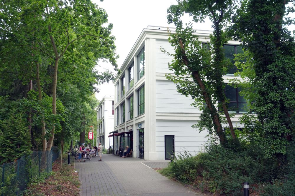 Nahversorgungszentrum Grunewald 3.jpg