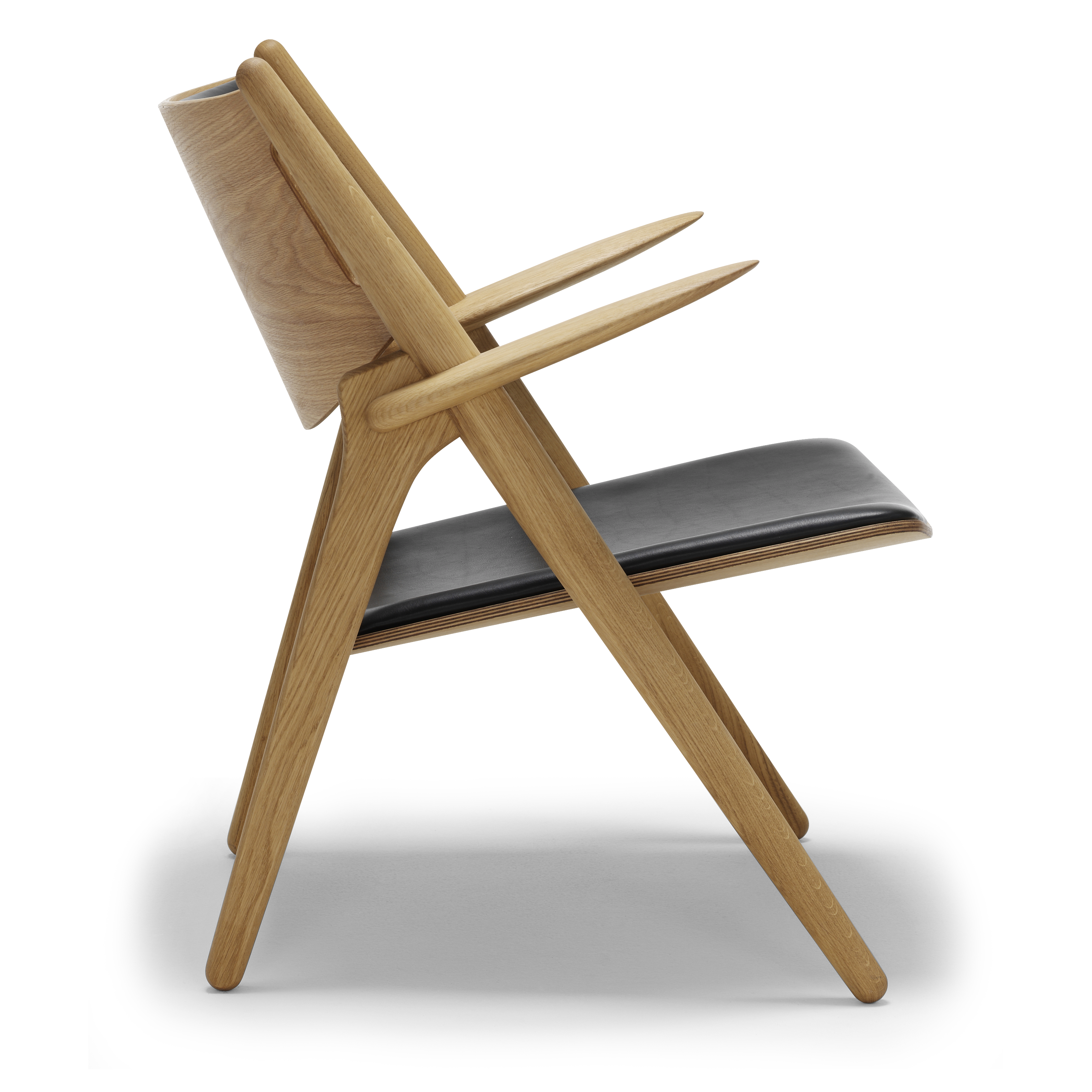 Hans J. Wegner デザインの CH28P | Lounge Chair を購入する| Carl