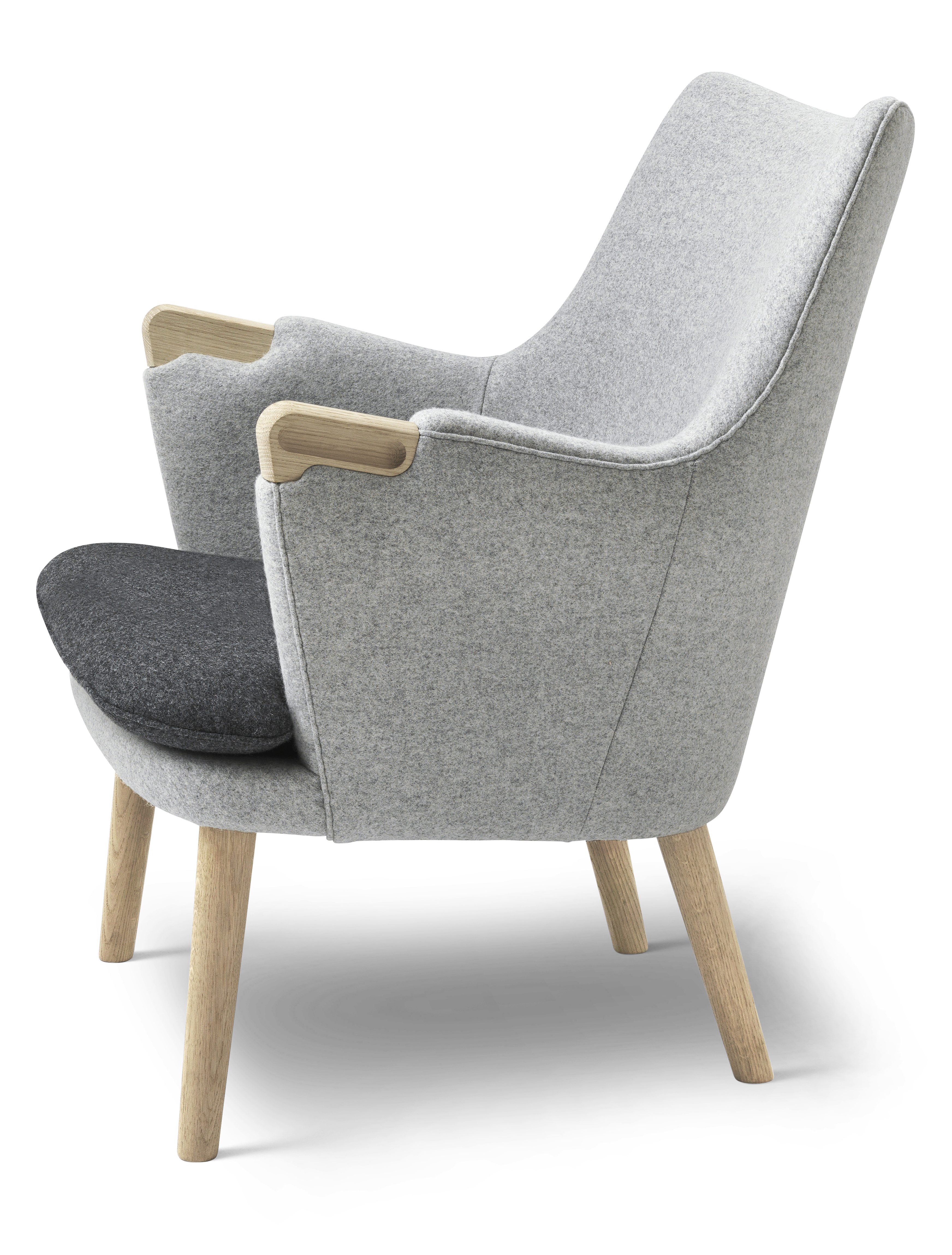 Hans J. Wegner デザインの CH71 | Lounge Chair を購入する Hans J. Wegner デザインの CH71 | Lounge Chair を購入する