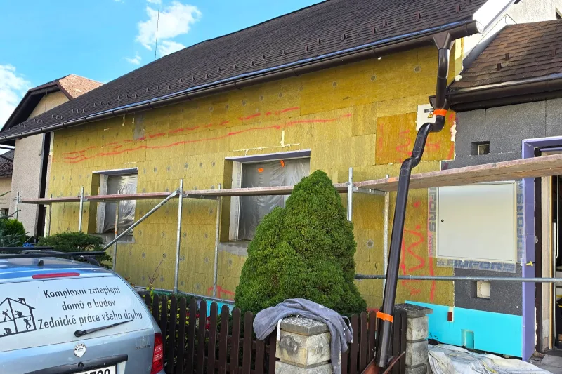 Zateplení fasády - Kombinace více izolantů – realizace Green Home Energy – Velká Jesenice