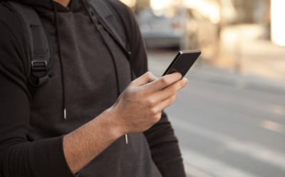 How to Use your Phone in Spain: 4 Options Compared & Tips Thumbnail