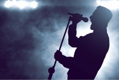 17 Famous Spanish Singers to Give Your Playlist a Cool Twist Thumbnail