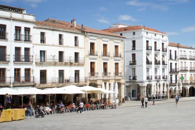 Spain in March: 8 Travel Tips, Activities & Weather Thumbnail