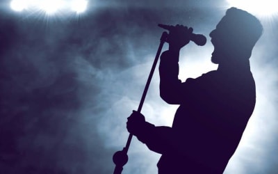17 Famous Spanish Singers to Give Your Playlist a Cool Twist Thumbnail