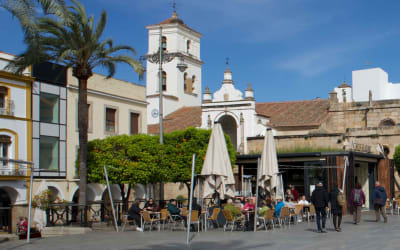 Spain in April: 6 Travel Tips, Activities & Weather Thumbnail