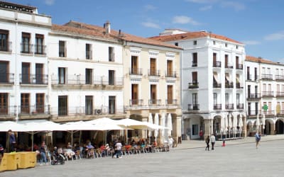 Spain in March: 8 Travel Tips, Activities & Weather Thumbnail