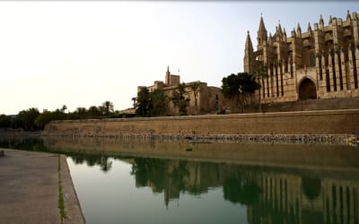 Top 13 Famous Landmarks in Mallorca that aren't Beaches Thumbnail
