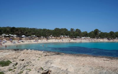 15 Best Beach Holiday Destinations in Spain (by season) Thumbnail