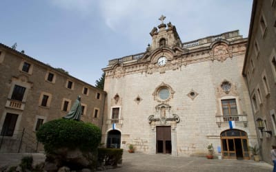 12 Most Beautiful Monasteries in Spain to Visit (& Pray) Thumbnail