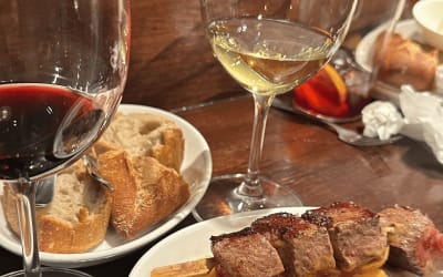 10 Best Tapas Bars in Seville for Local Bites & Drinks! Thumbnail