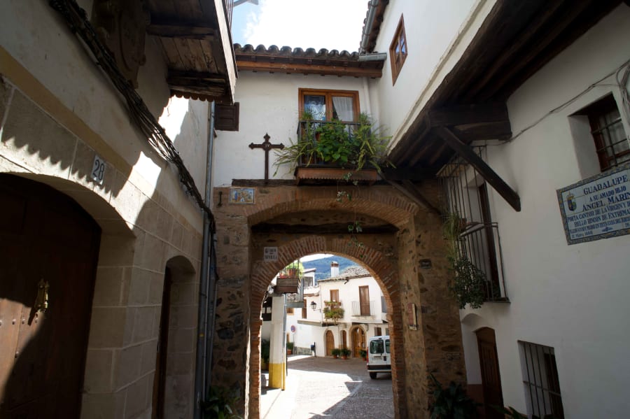 arco de sevilla guadalupe spain