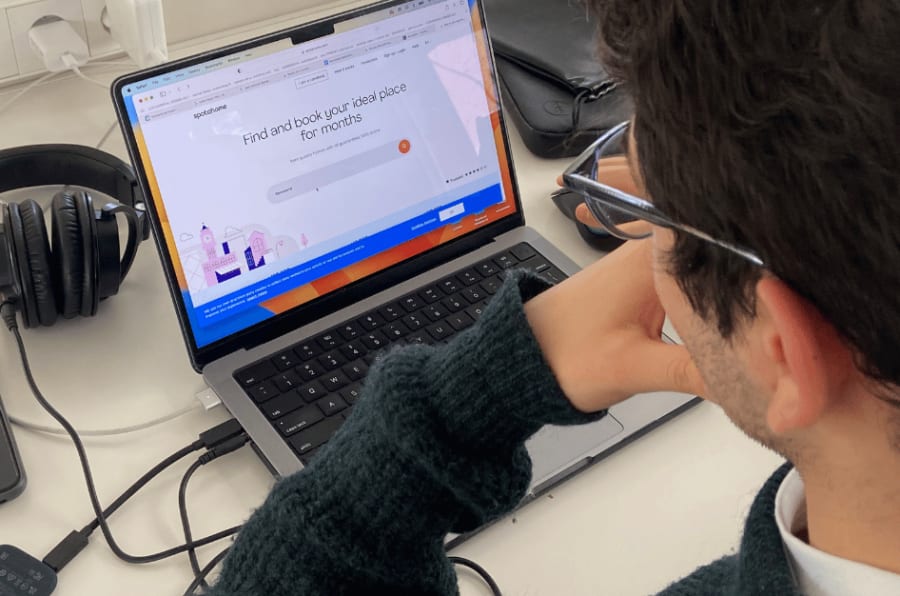 a guy finding apartment in barcelona