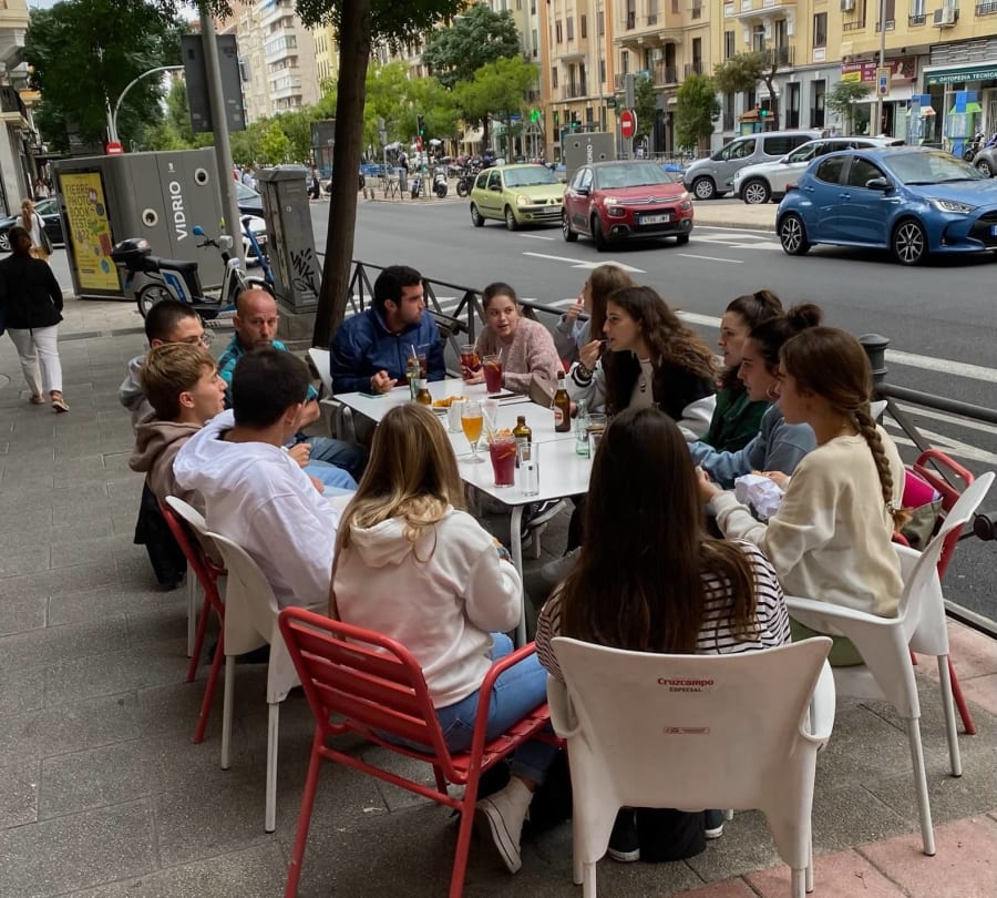 Spanish bond over food