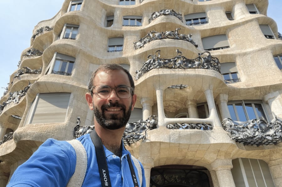 inigo from sensational spain in front of la pedrera barcelona