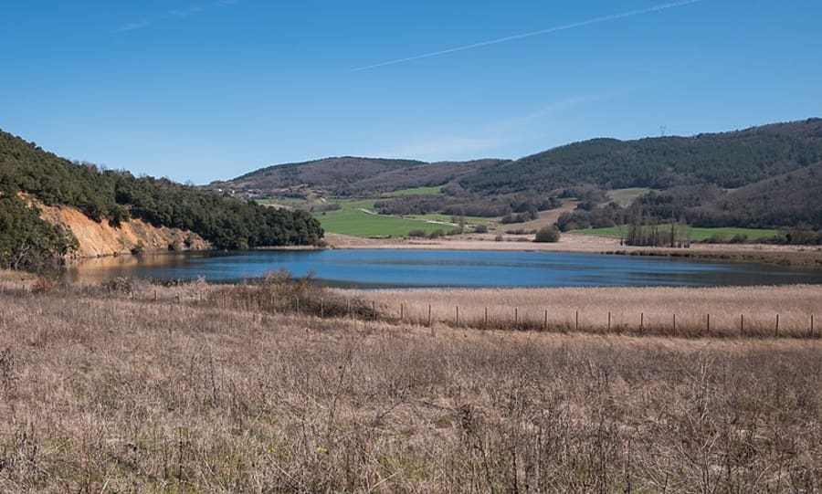 Lake between caicedo ayuso and arreo