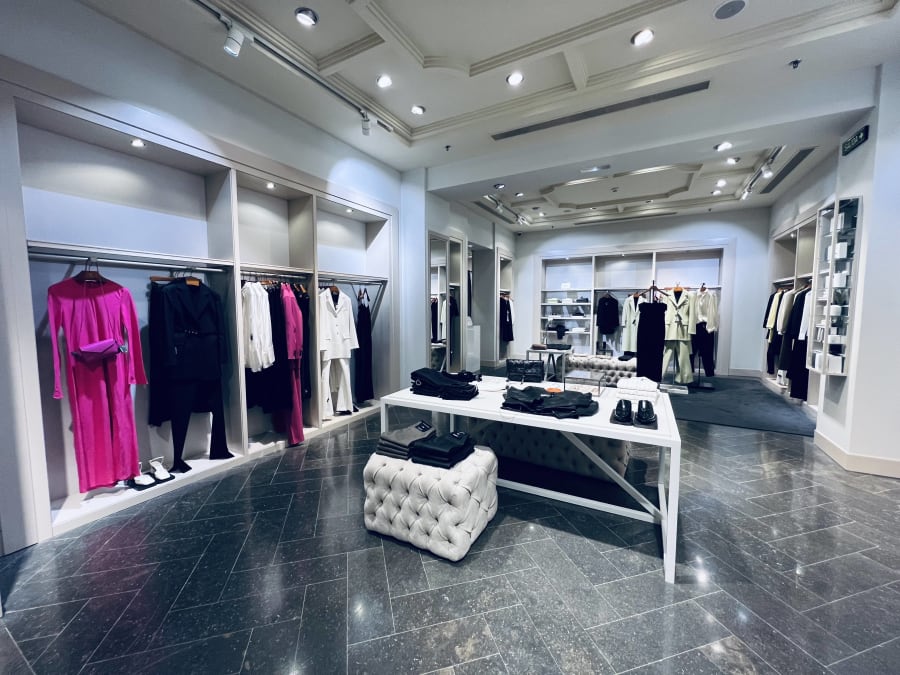 Massimo Dutti Pink area