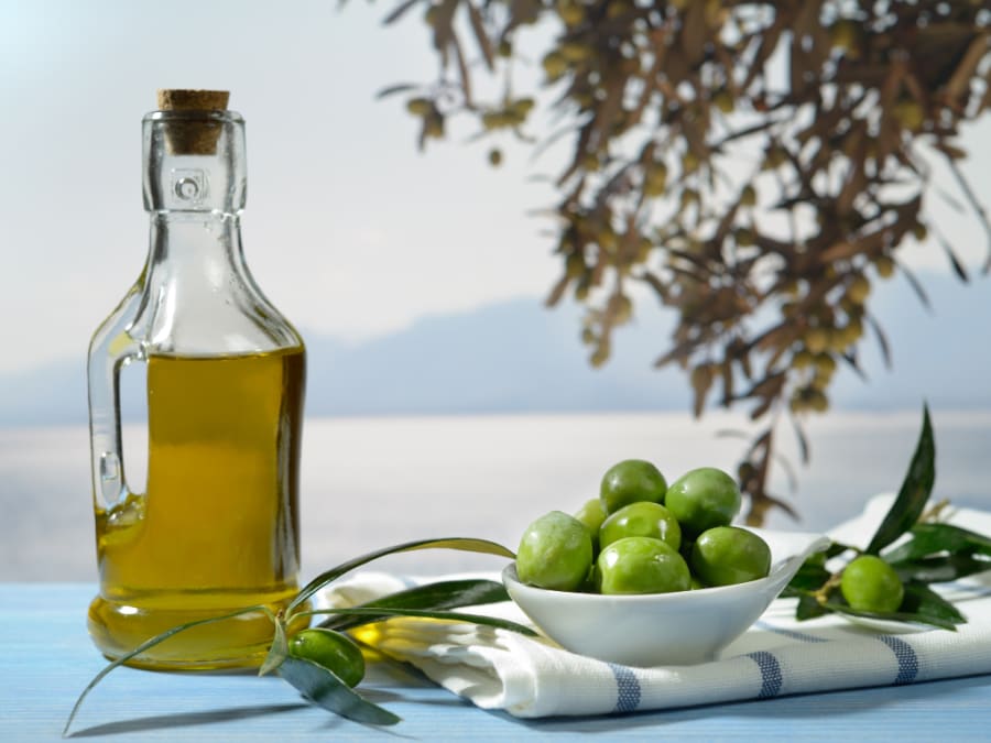 Olive oil an dolives from Spain