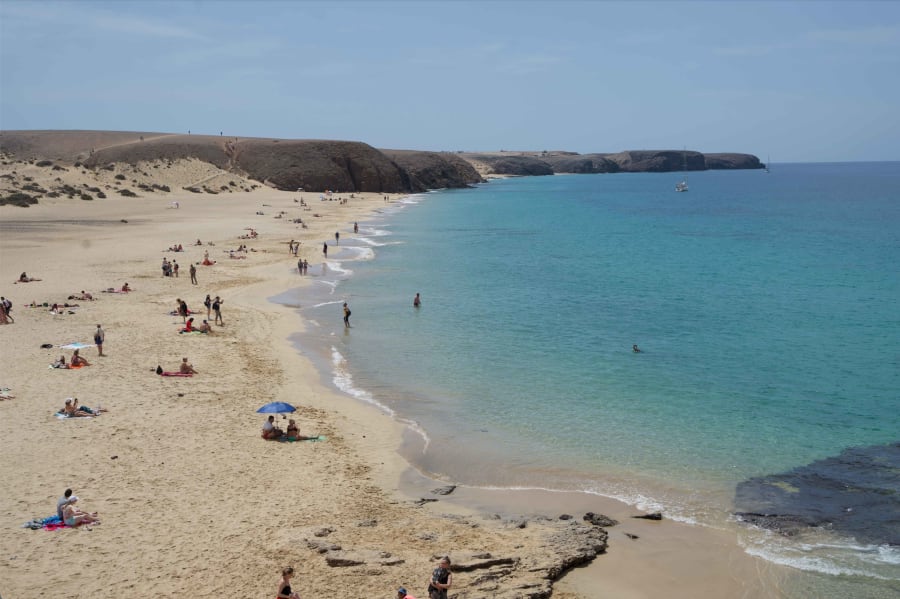 playa mujeres lanzarote spain