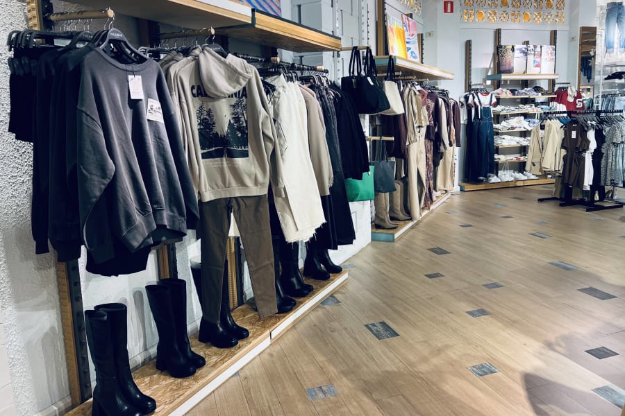Pull & Bear store
