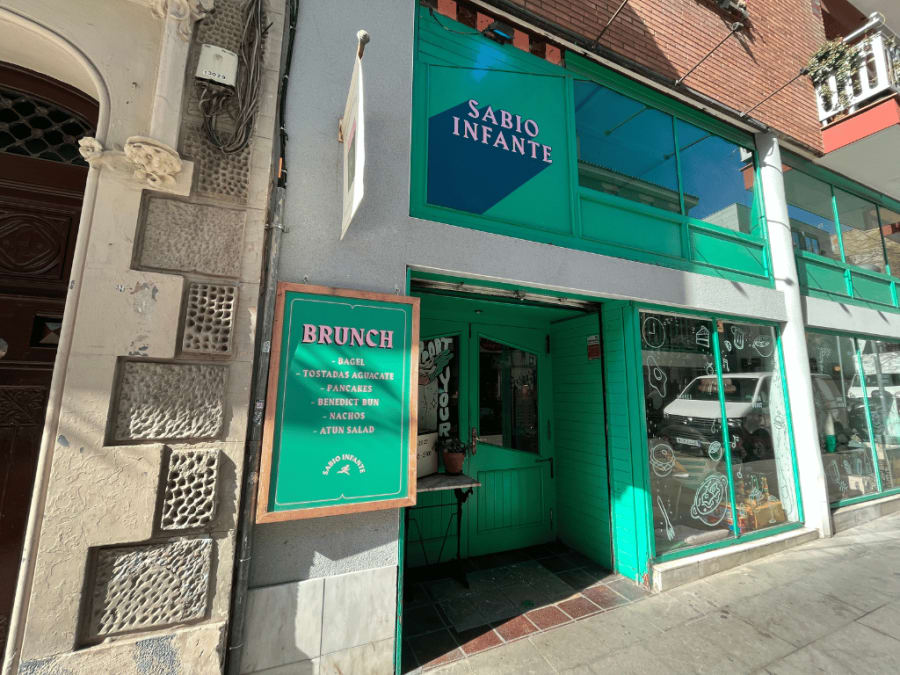 American brunch in Barcelona with specialty coffee.