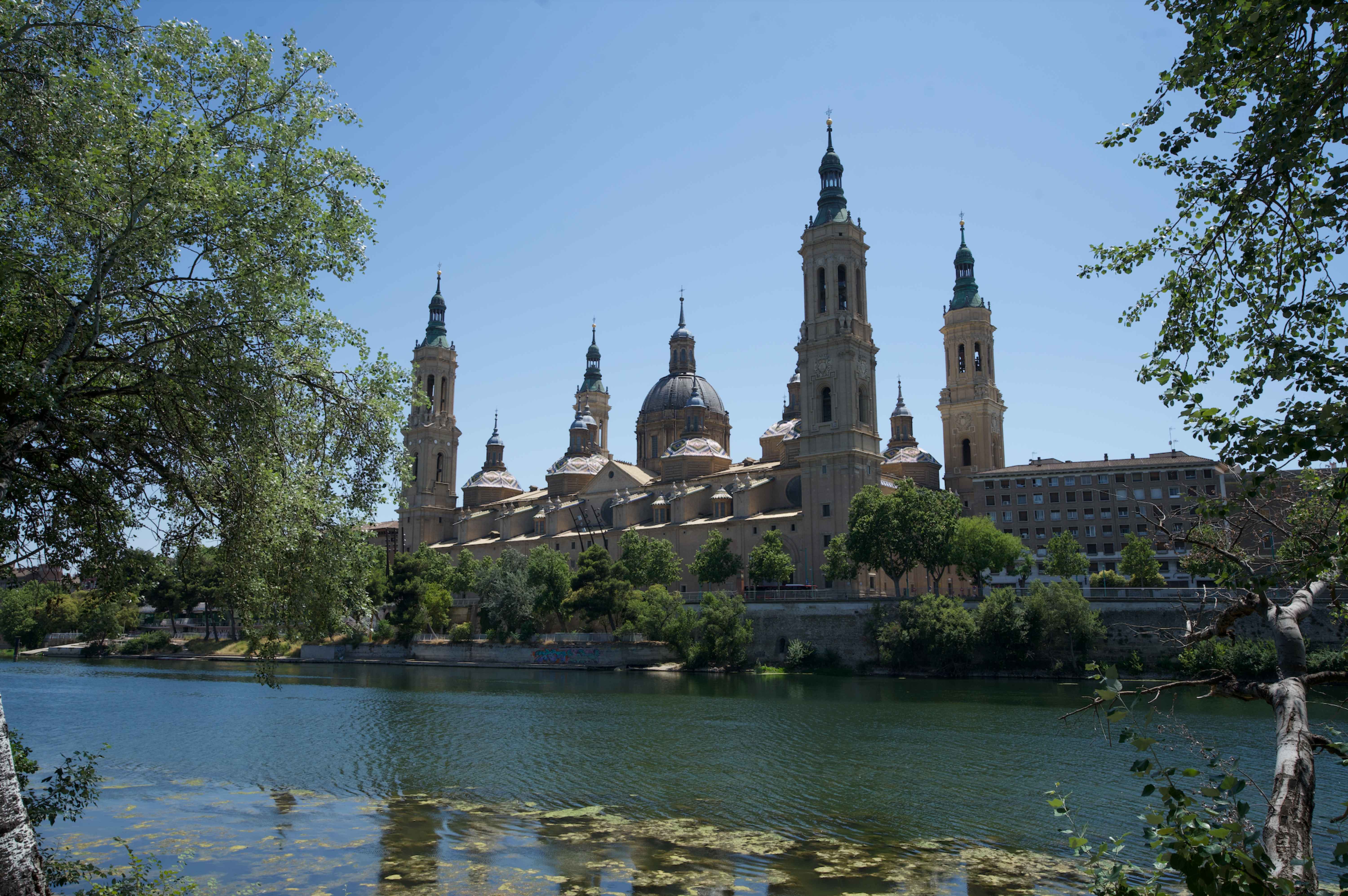 Basilica de nuestra senora del pilar de zaragoza spain