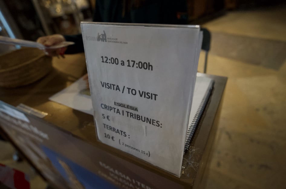 a picture of basilica of santa maria del mar official opening time in barcelona