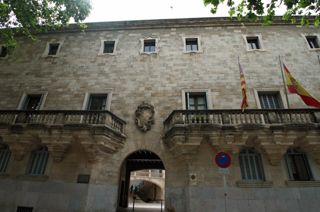 spain-flag-in-mallorca-public-holidays