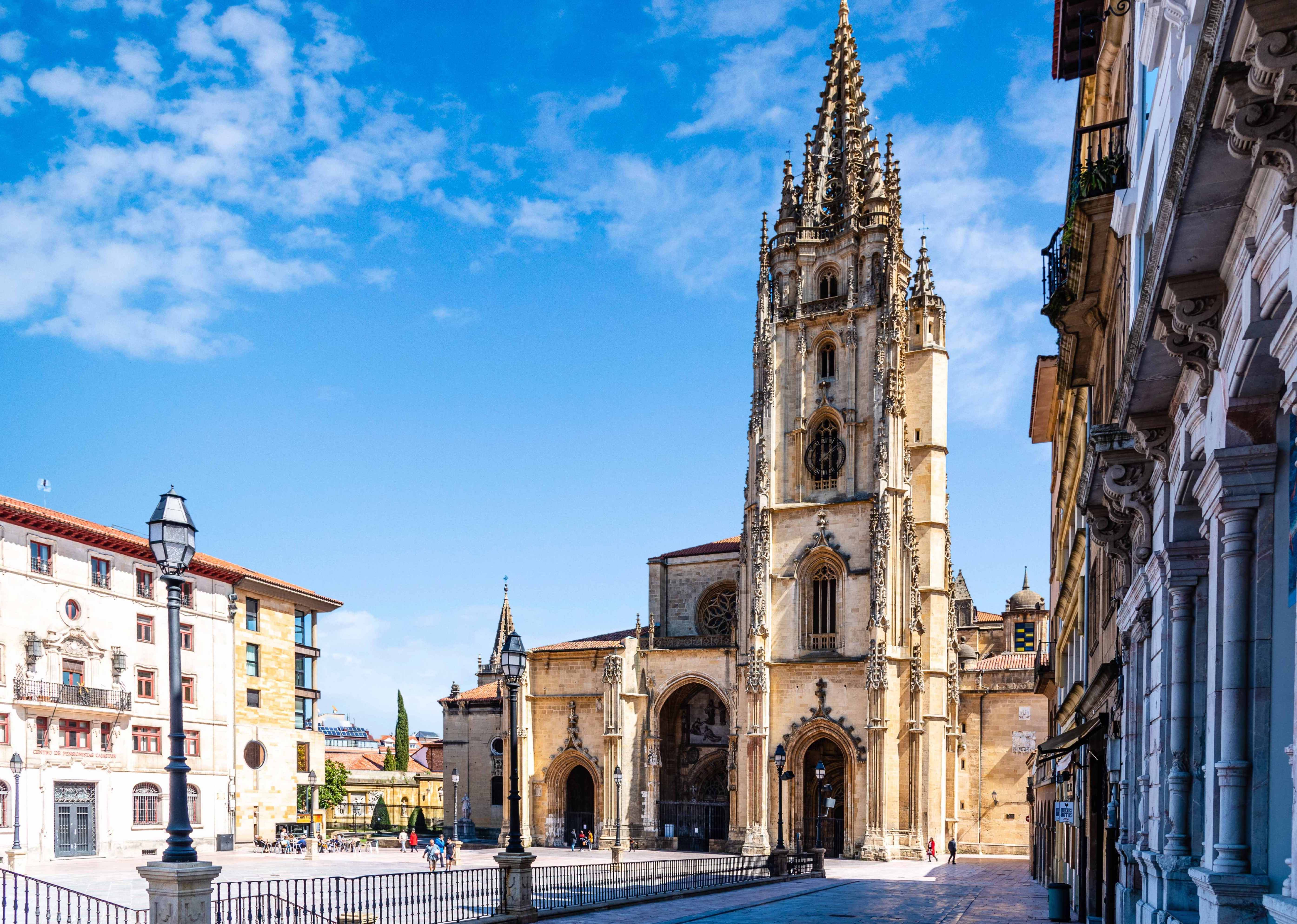 Travel to Oviedo: 7 Best Attractions, Food & Activities Thumbnail