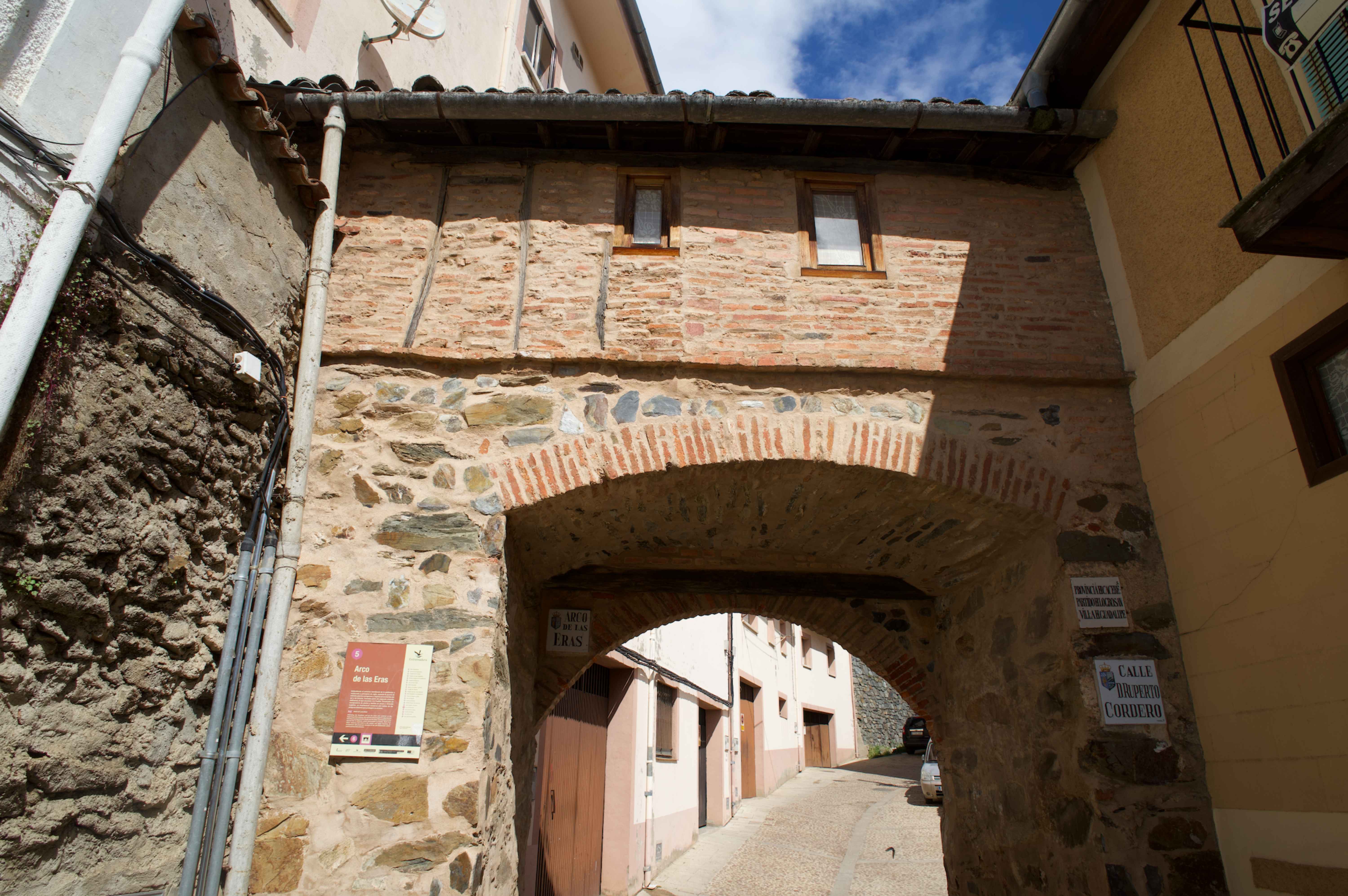 arco de las eras guadalupe spain