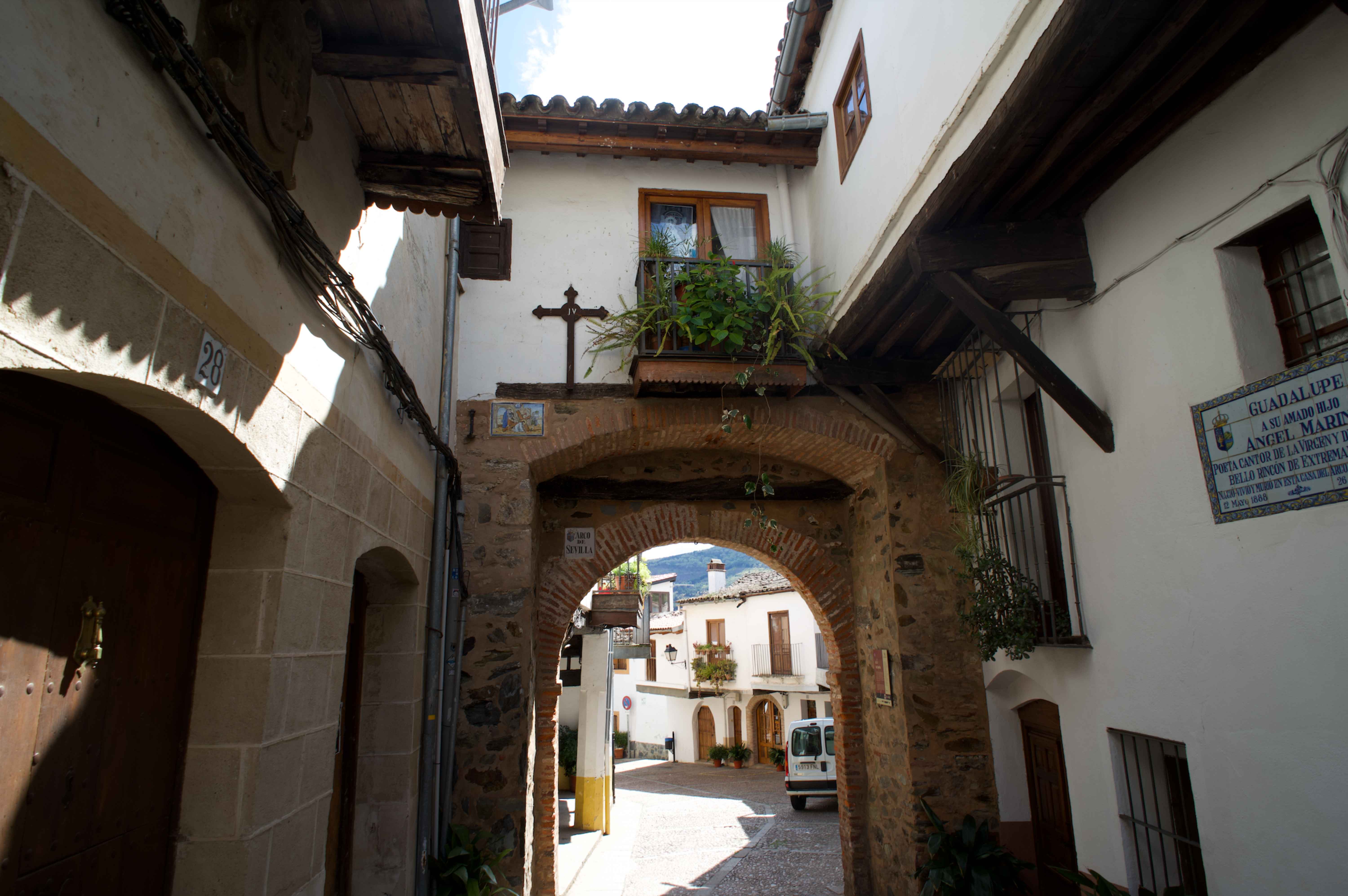 arco de sevilla guadalupe spain