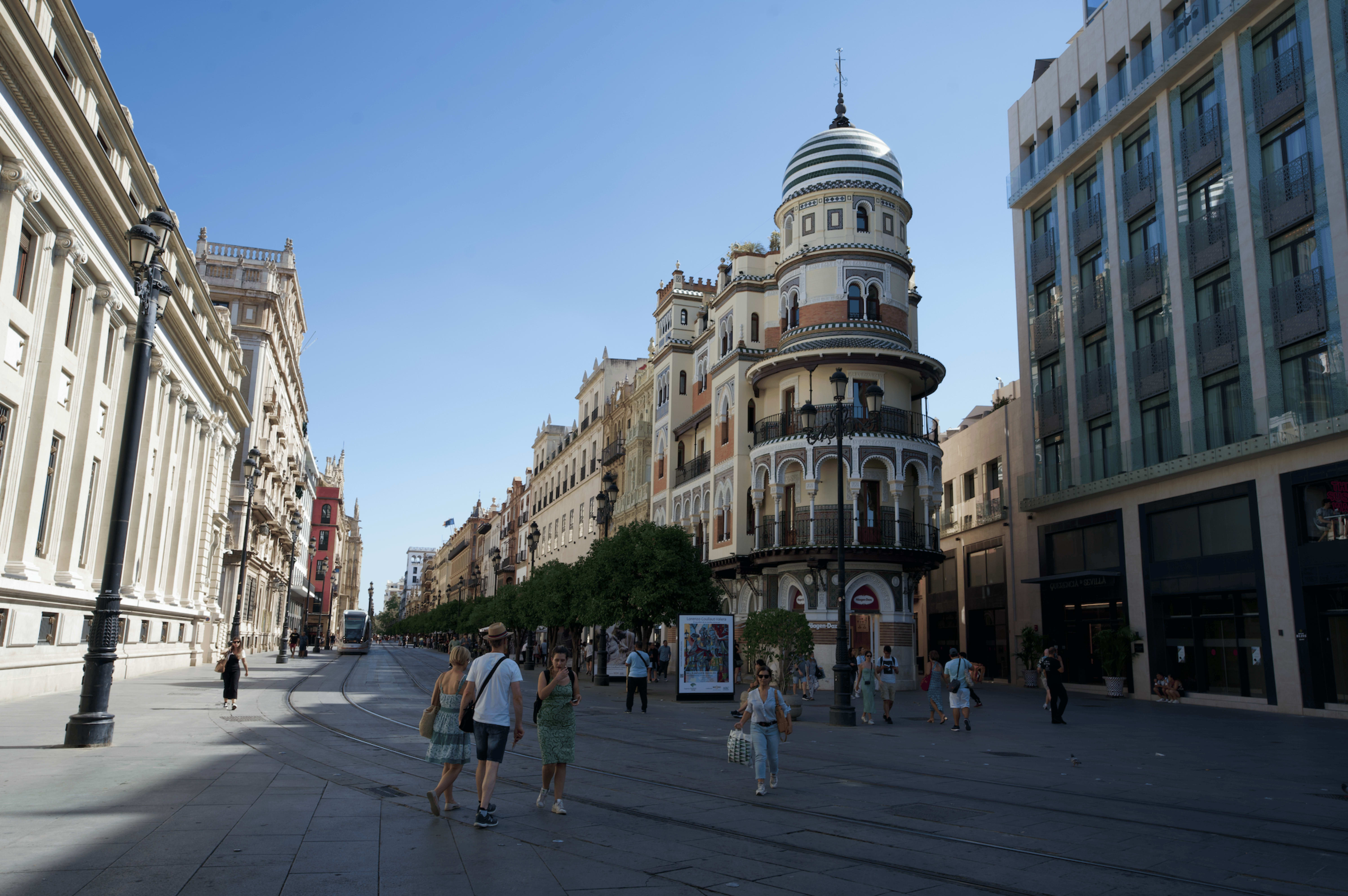 avenida de la constitucion seville el arenal neighborhood