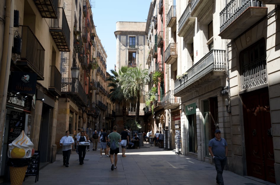 barcelona streets barrio gothic