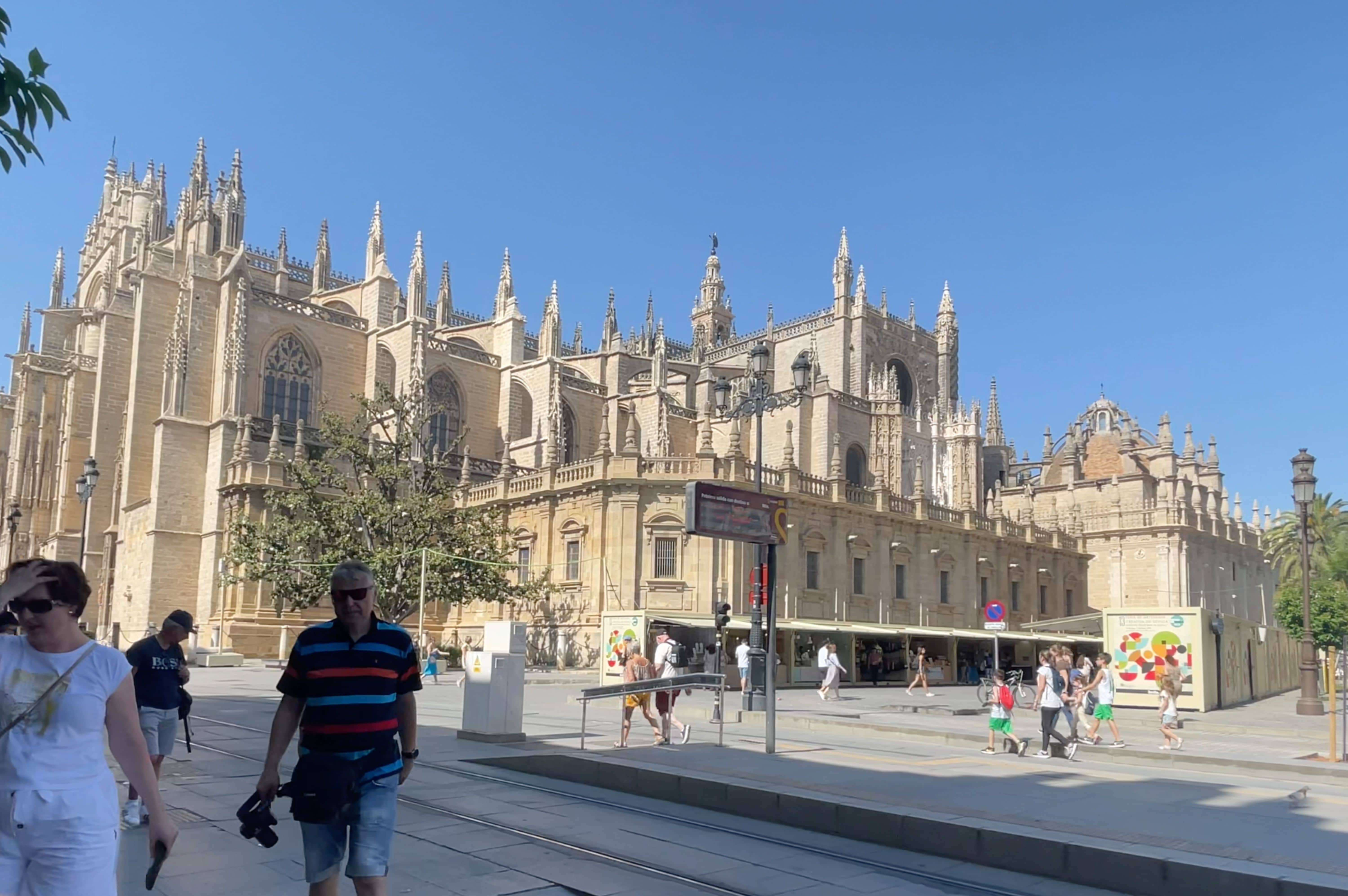 catedral de sevilla main landmark