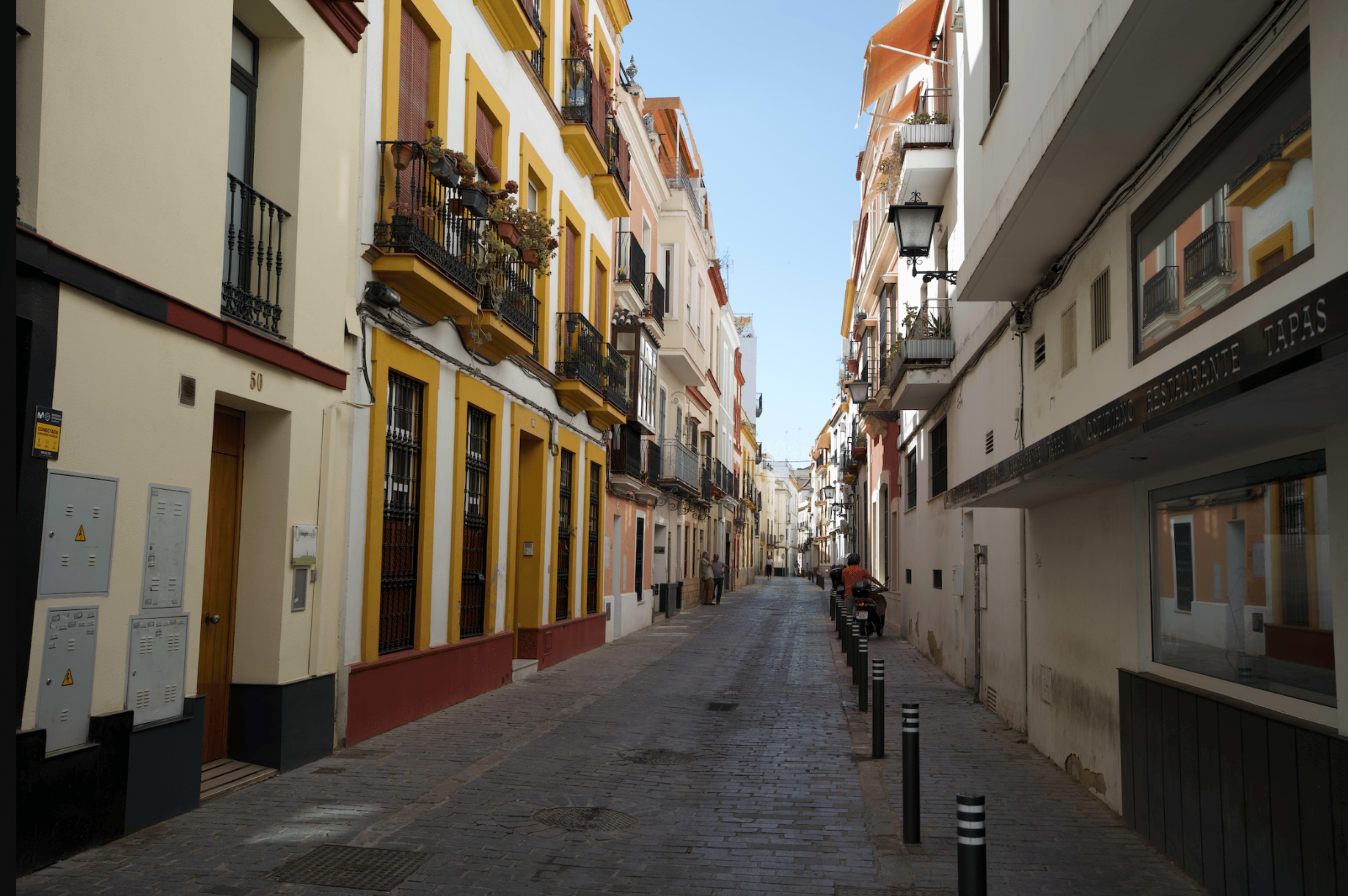 el arenal old town neighborhood in seville
