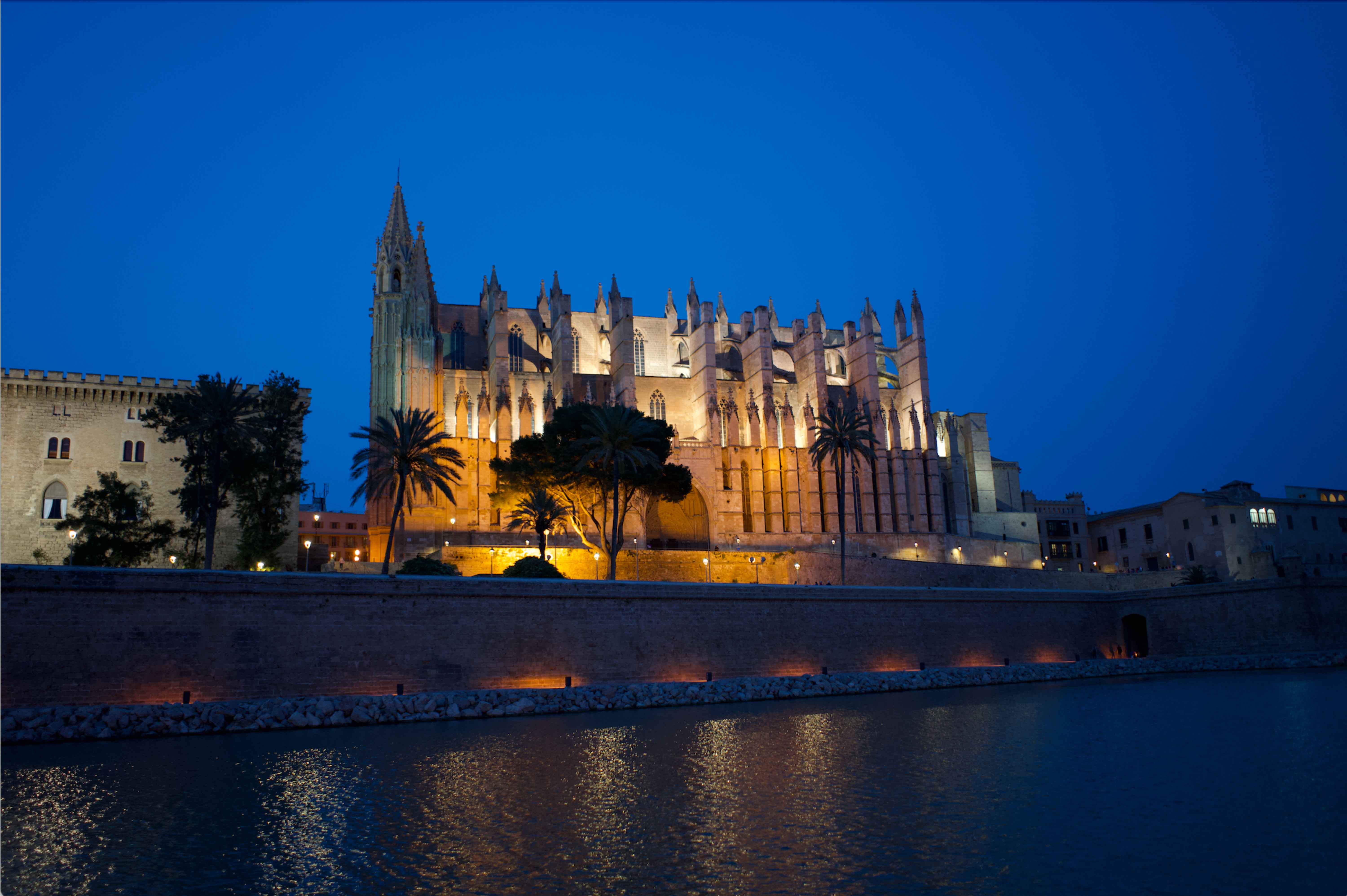 mallorca at night main landmark