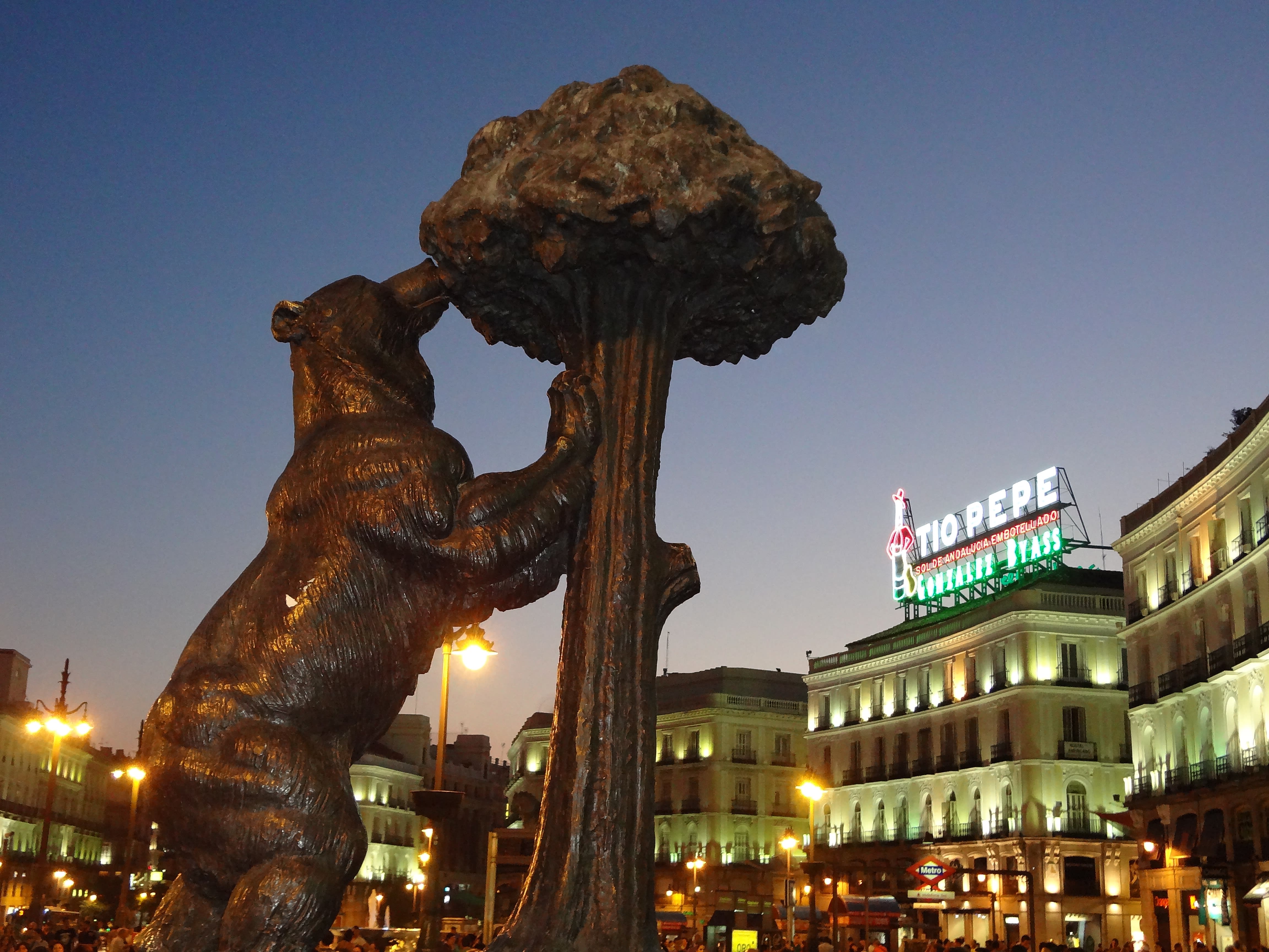 El oso y el madroño statue Madrid