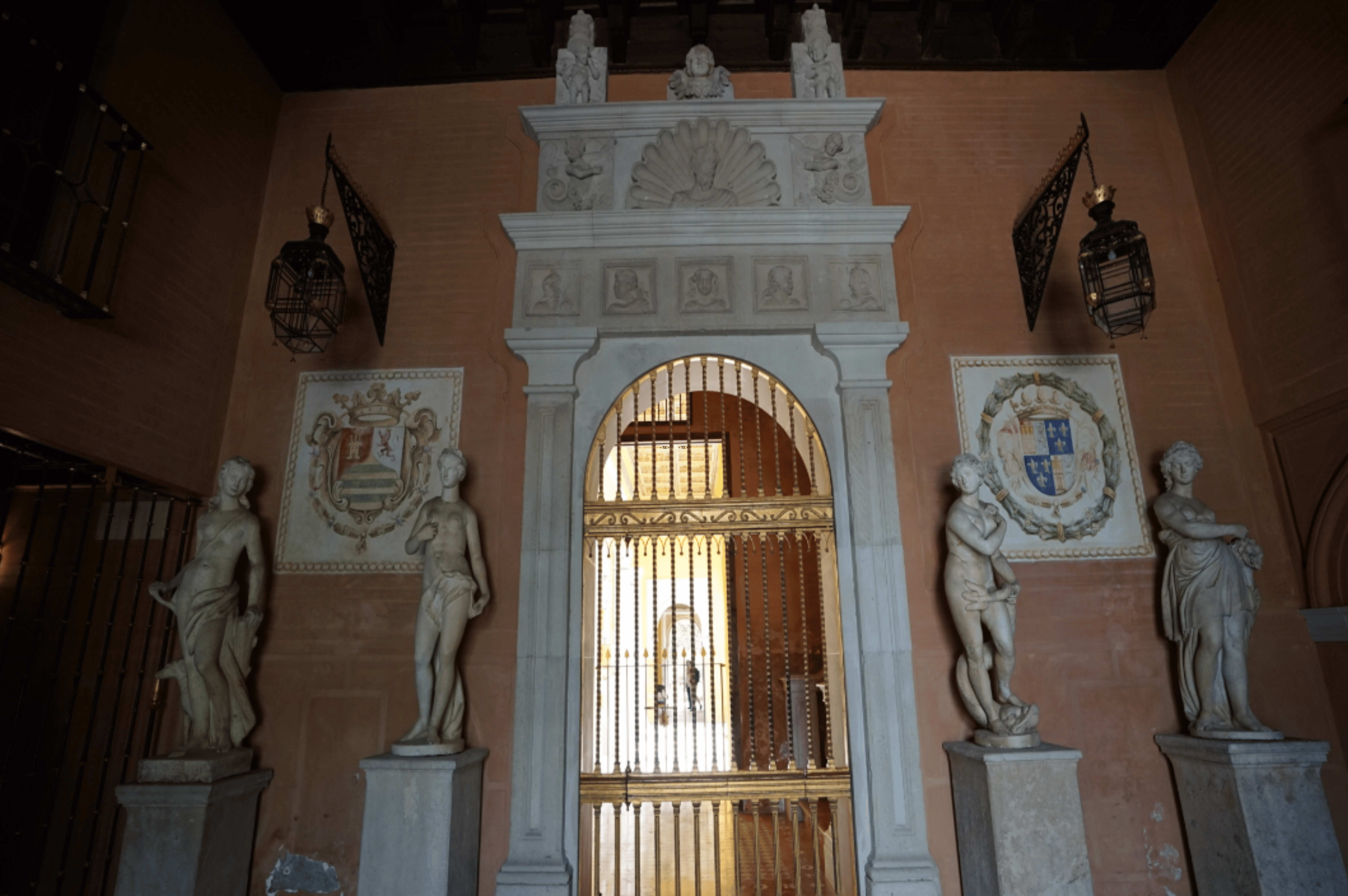Picture of Casa de Pilatos scultures in Seville