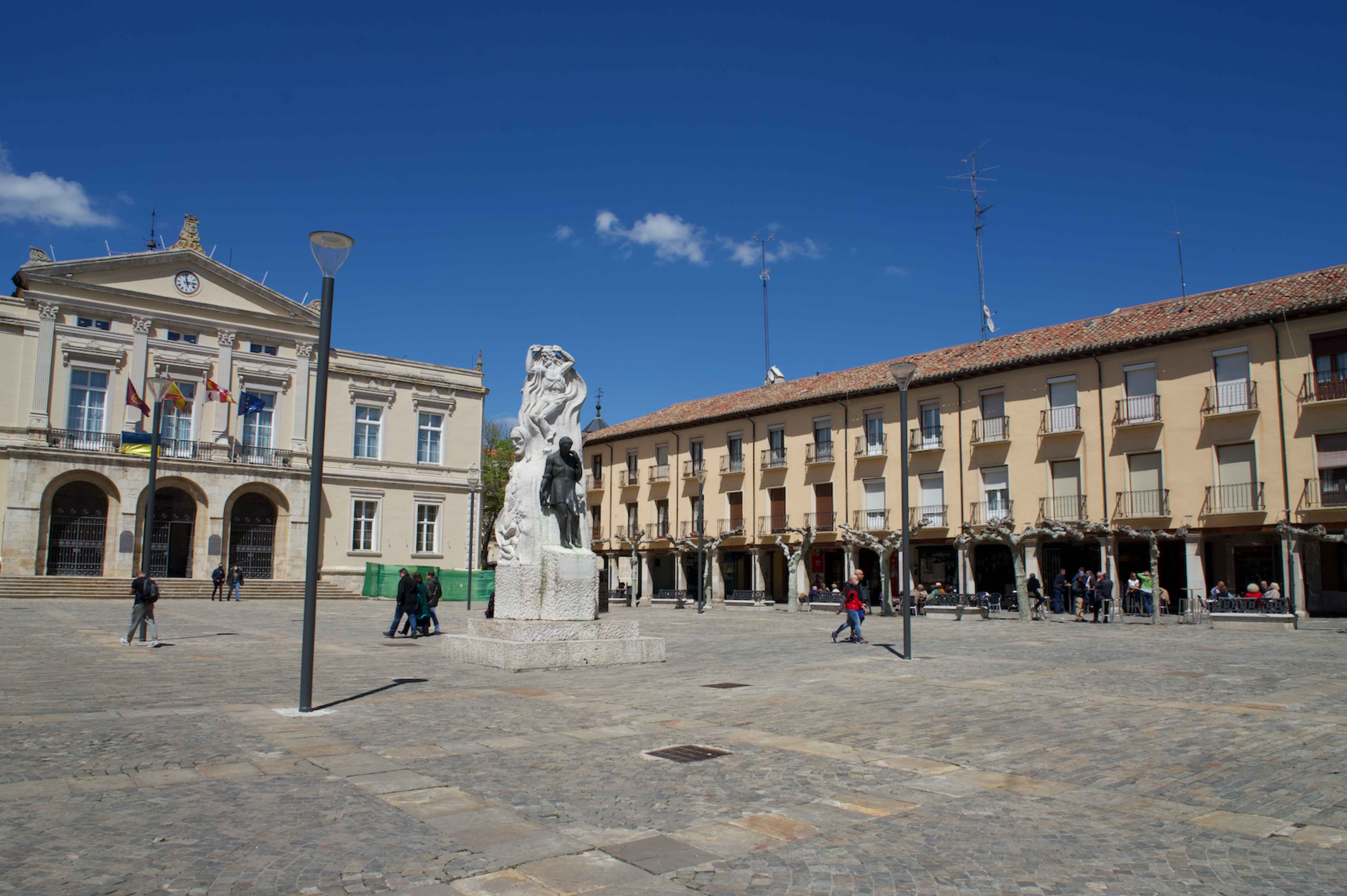 plaza mayor y ayuntamiento de palencia spain