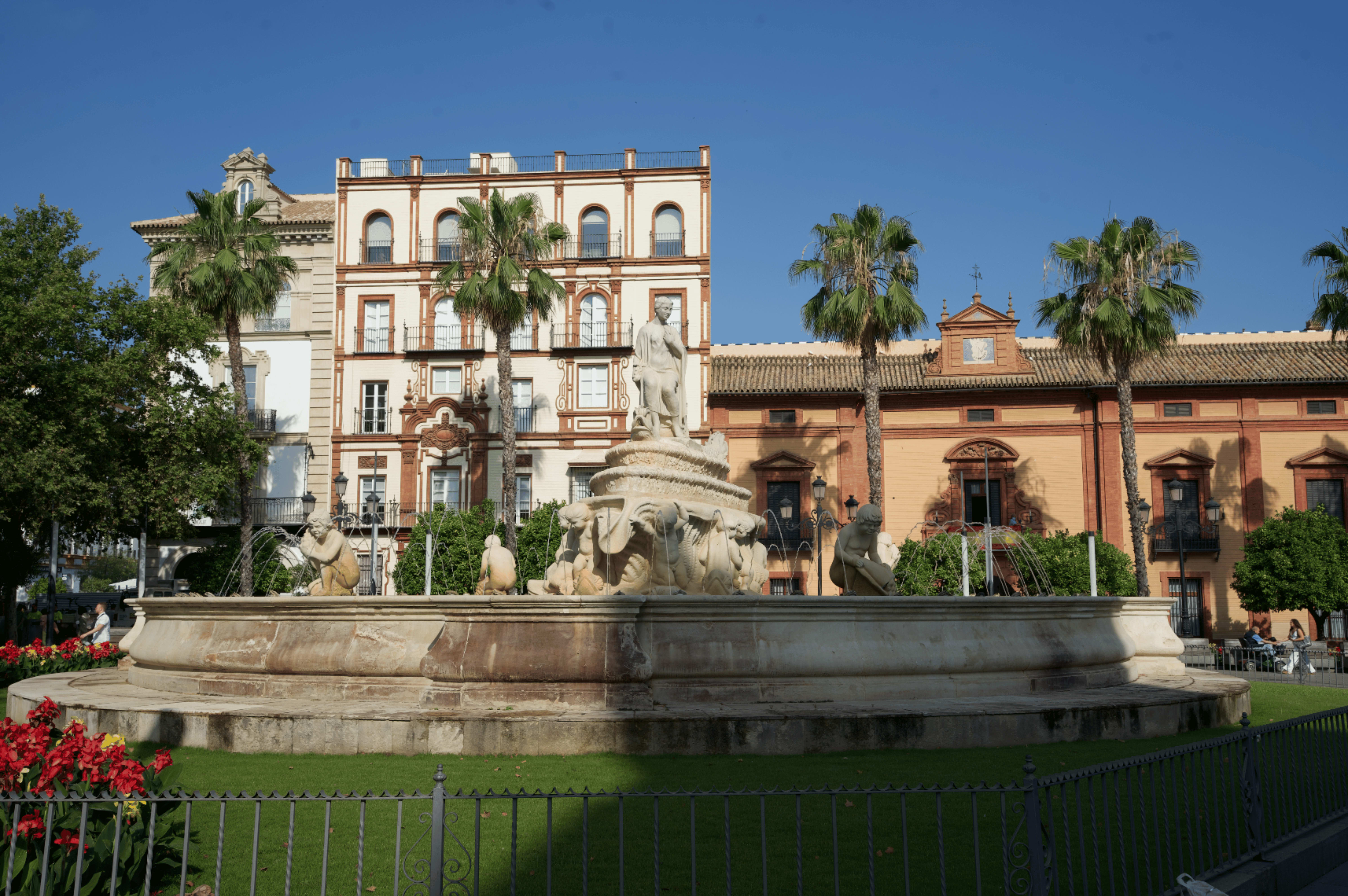 a picture of seville puerta de jerez landmark