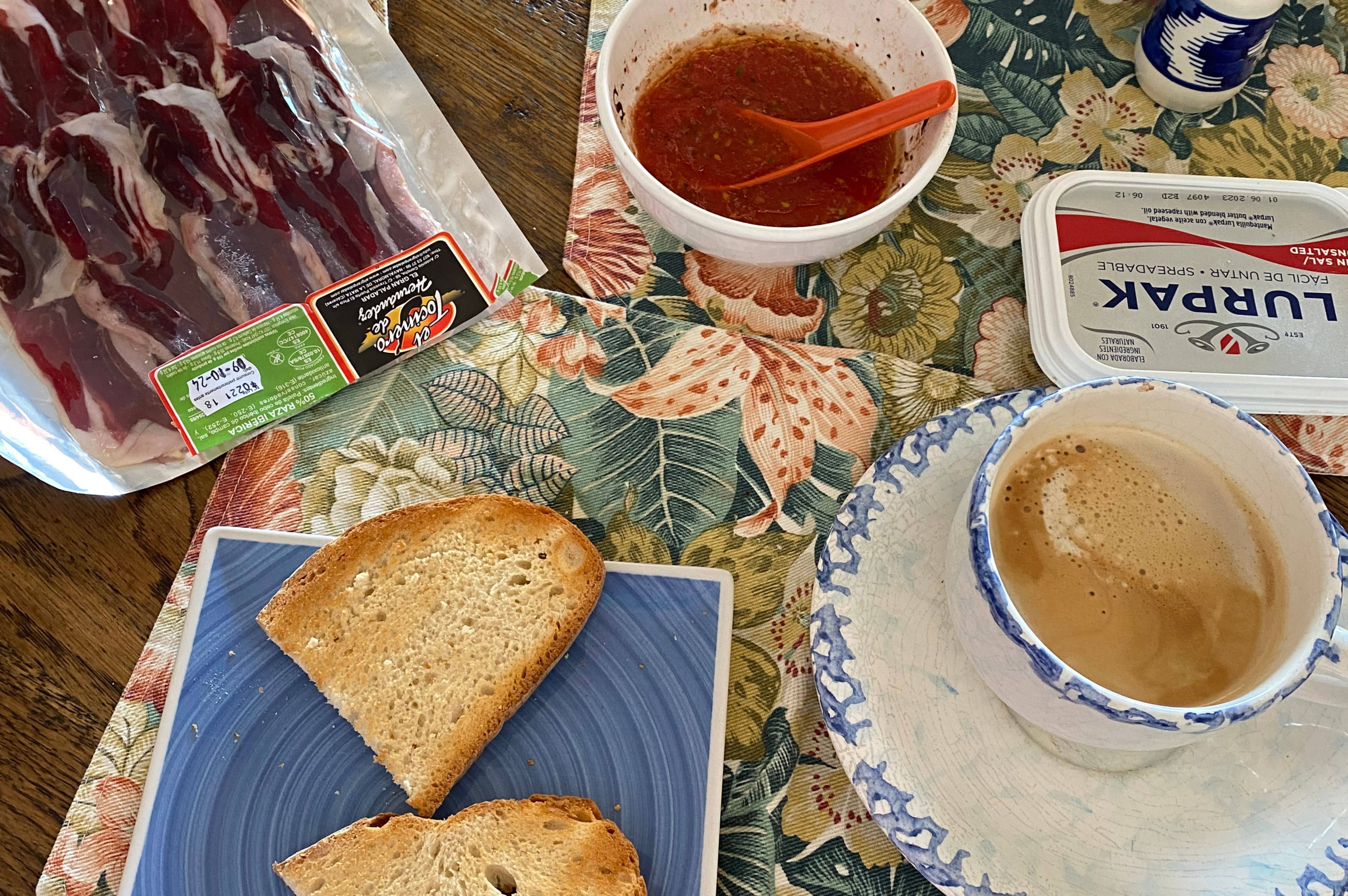 typical spanish breakfast food in spanish houses
