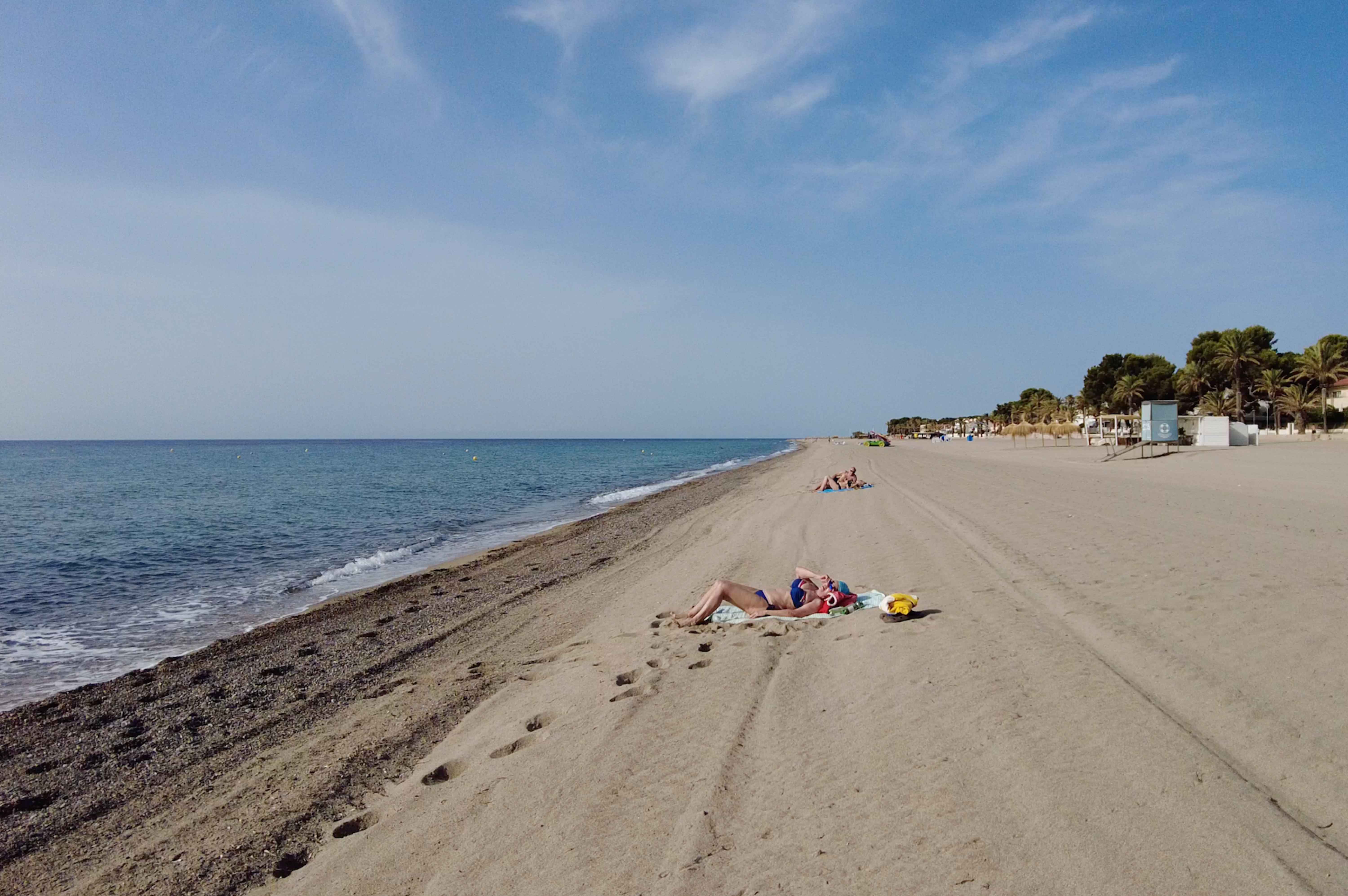 tarragona playa de cristall only one people spring