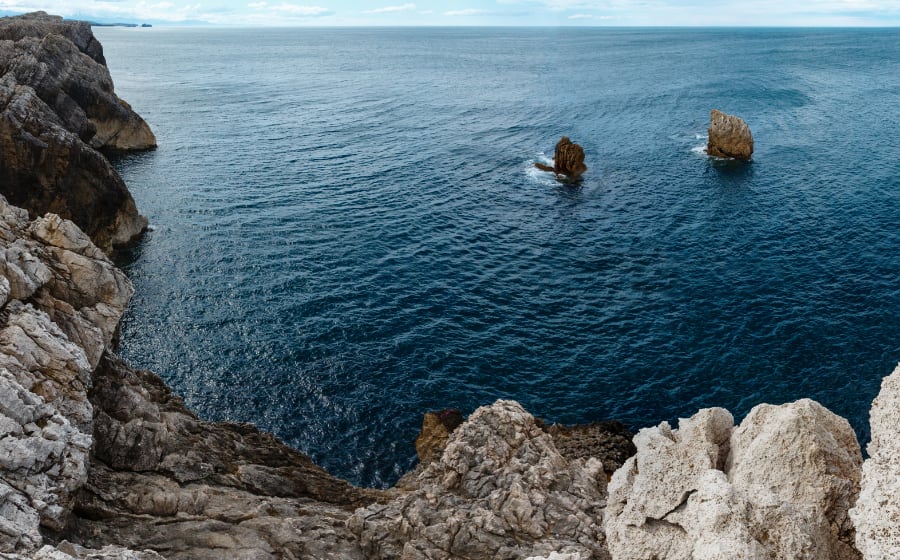 1 Ocean and 4 Seas that Make Spain’s Coast Unique Thumbnail