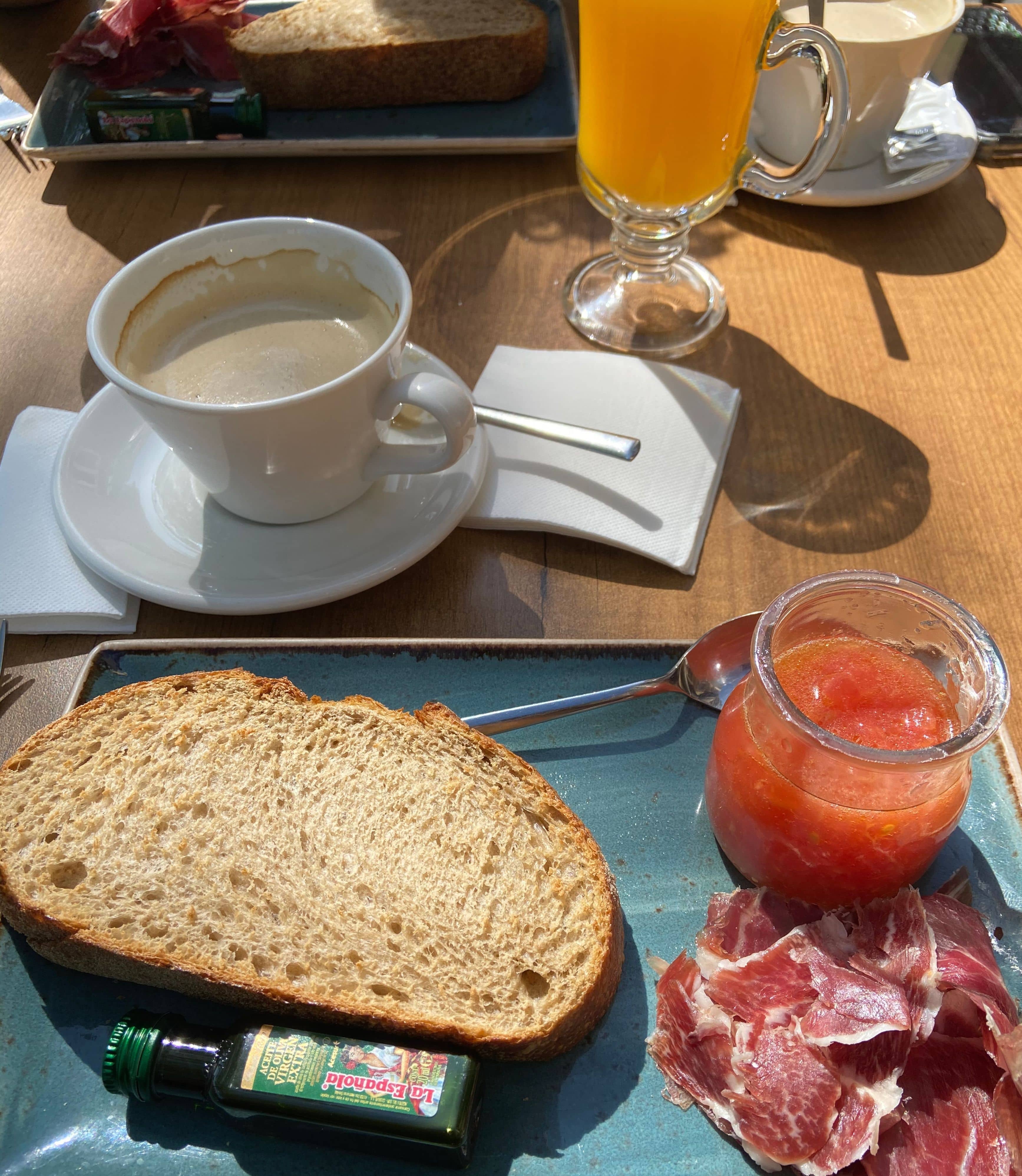 tostada con aceite spanish breakfast typical food