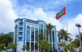 އުނދަގޫތަކަށް ހައްލެއް ނުލިބިގެން ފުލުހުންގެ އިދާރާގައި މީހަކު ބަނޑުހައިހޫނުކަމުގެ ހަޅުތާލެއް!