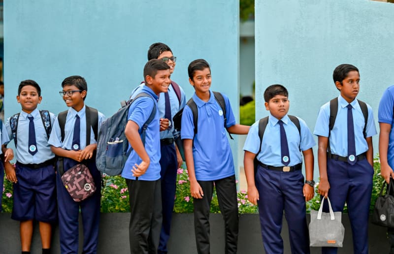 އާ އުސޫލުގައި ގްރޭޑް 9 އިން މަތީގެ ކުދިންނަށް ތުނބުޅި ބެހެއްޓޭ