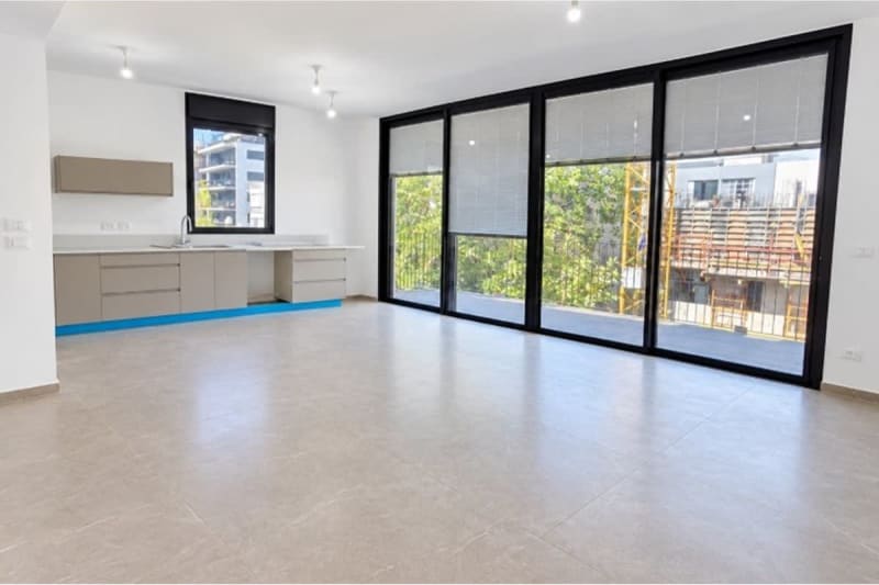 Brand new 5-bedroom apartment!