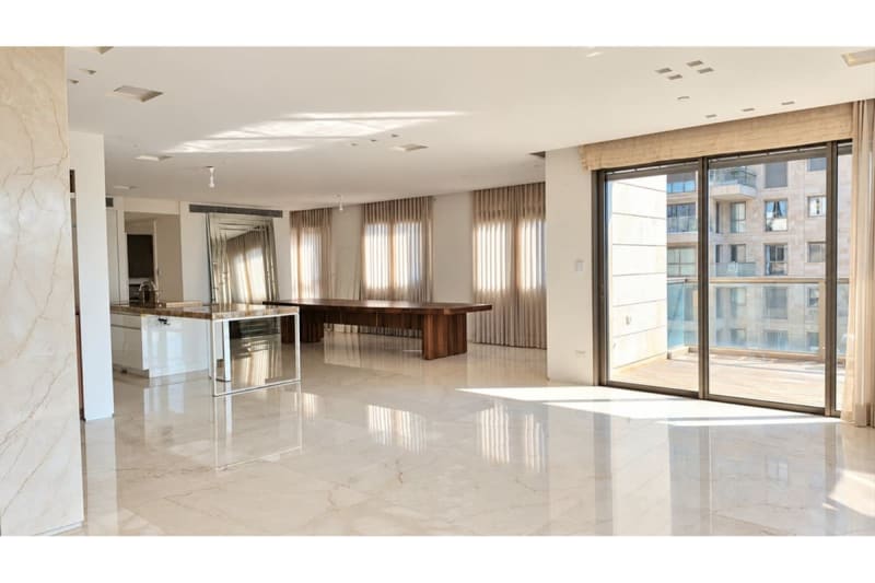 Exceptional property with stunning sea view!