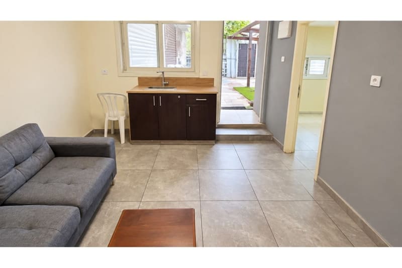 2-Room Garden Apartment Renovated!
