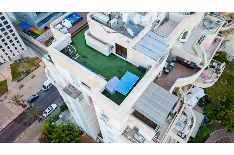Unique architecturally designed penthouse with sea view!